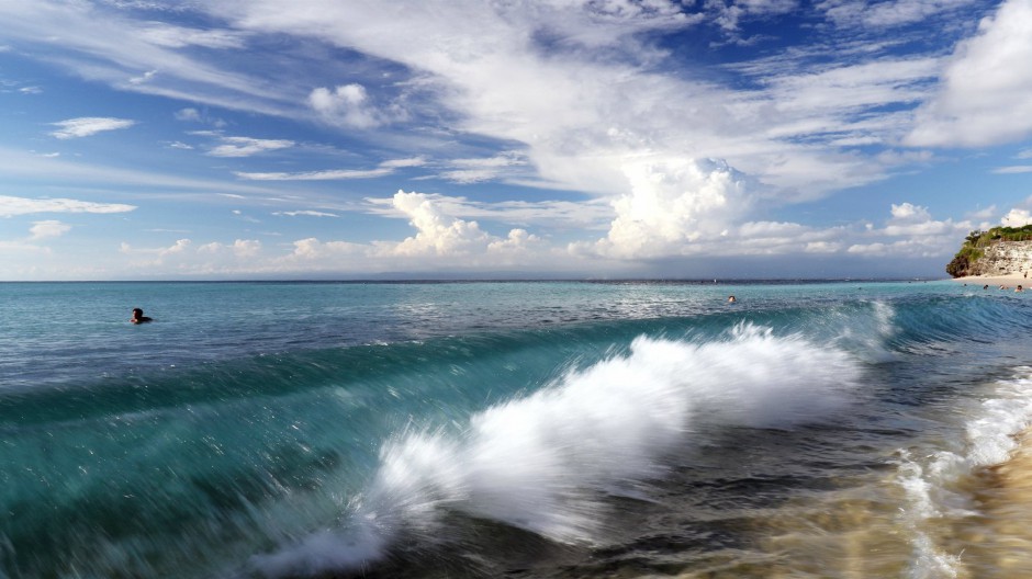 High definition image of turbulent waves