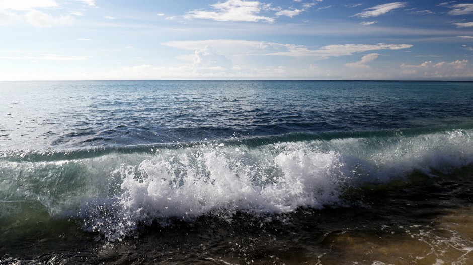 High definition image of turbulent waves