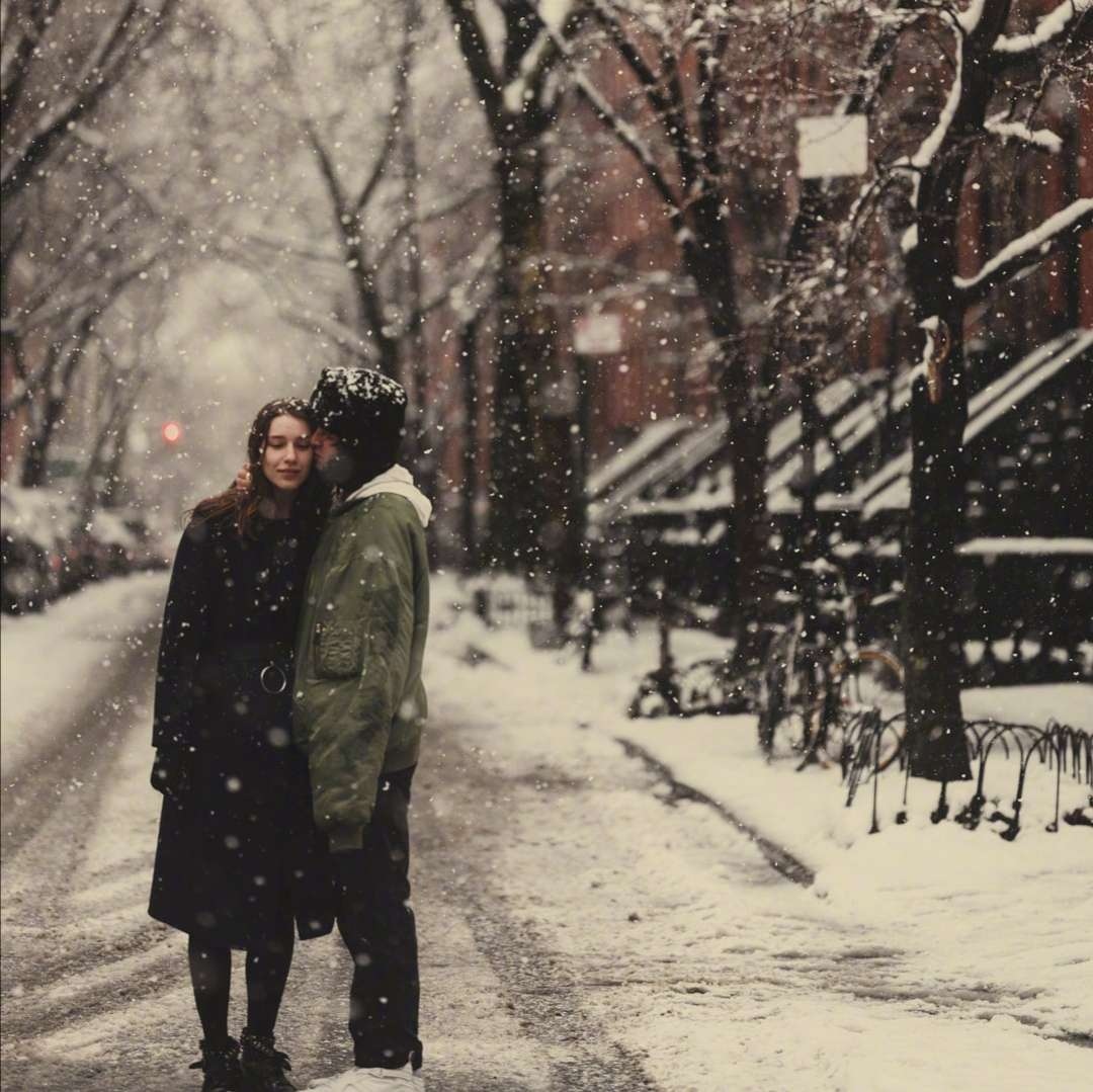 Lovers Beautiful Snow Scenery Picture