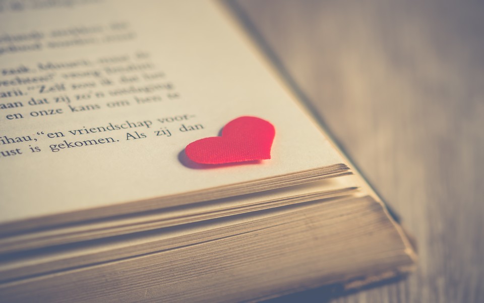 Heart shaped book background high-definition picture wallpaper
