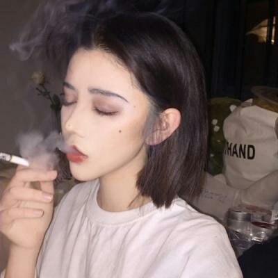 伤感头像-2021最流行的伤感颓废头像坏女孩 缺觉缺爱缺心眼(9)