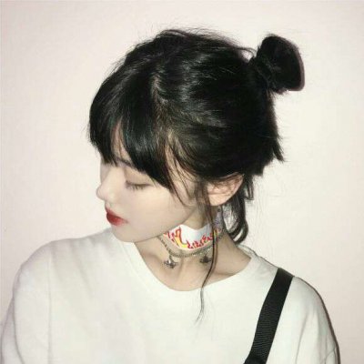 2021's most trendy QQ avatar girl with a sad profile. You must be afraid of loneliness because you love to laugh so much, right