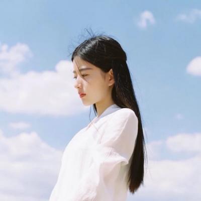 2021's most trendy QQ avatar girl with a sad profile. You must be afraid of loneliness because you love to laugh so much, right