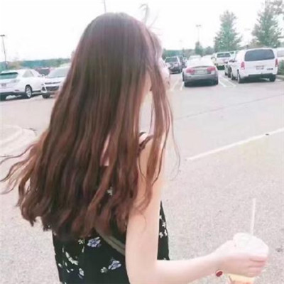 The hottest profile picture of a girl in 2021, with a sad back. It's been a long time since we talked or hugged each other