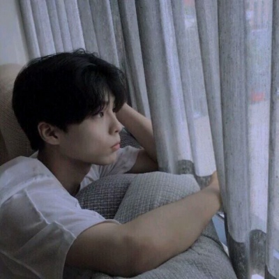 2020 Selection of Sad WeChat Avatar for Boys: I Am Still Alone from Midnight to Morning