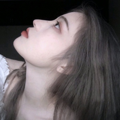 A lonely and melancholic girl's profile picture on WeChat, with a melancholic artistic conception profile picture in 2020