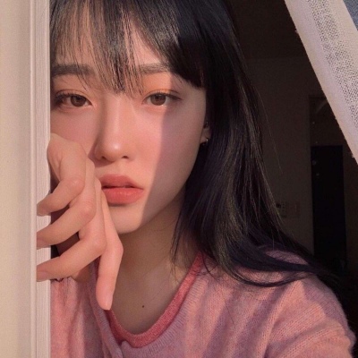 A lonely and melancholic girl's profile picture on WeChat, with a melancholic artistic conception profile picture in 2020
