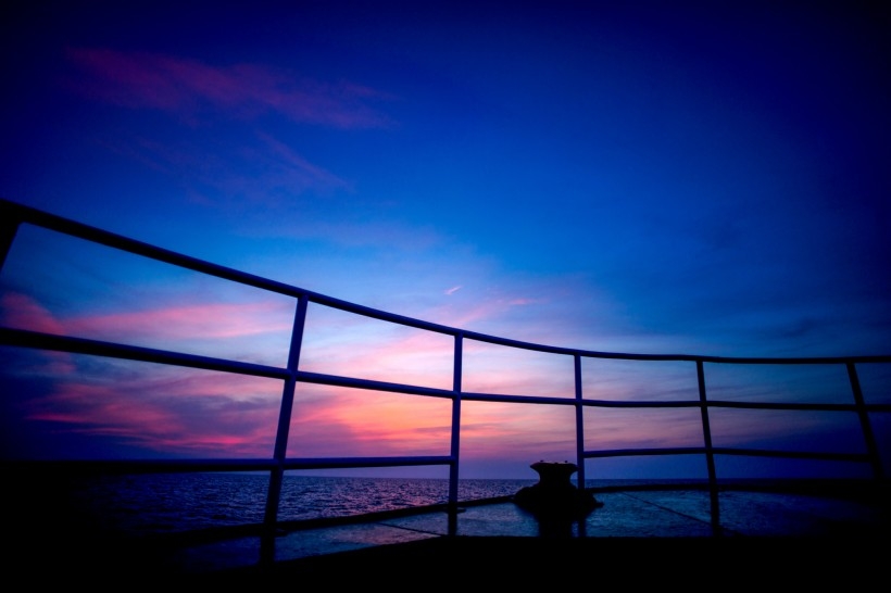 Colorful seaside sunset scenery pictures