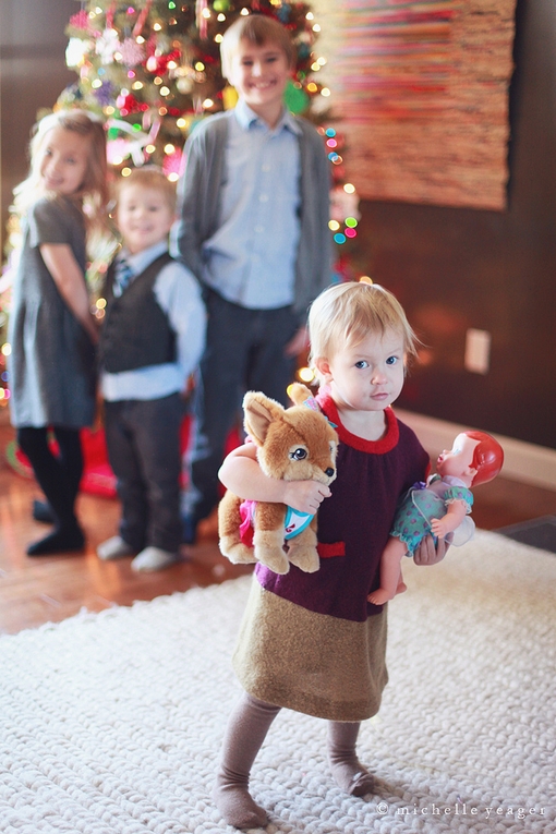 A layer of red attire for you, a beautiful Christmas collection