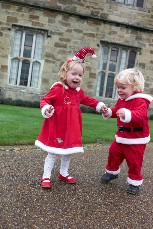 A layer of red attire for you, a beautiful Christmas collection