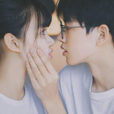 Qixi Couple Romantic and Happy Portrait One Pair Two Sweet Kiss Couple Portraits Qixi High profile Show Love