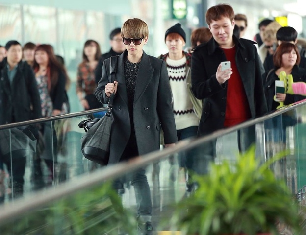 South Korean handsome and handsome guy Bian Boxian appears at the airport