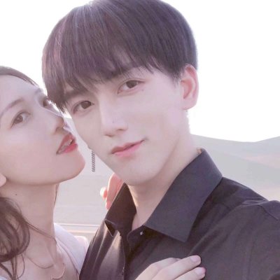 A group photo of a young and lovely couple's avatars, one pair and two photos. The latest WeChat couple's avatars in 2021 are trendy and beautiful