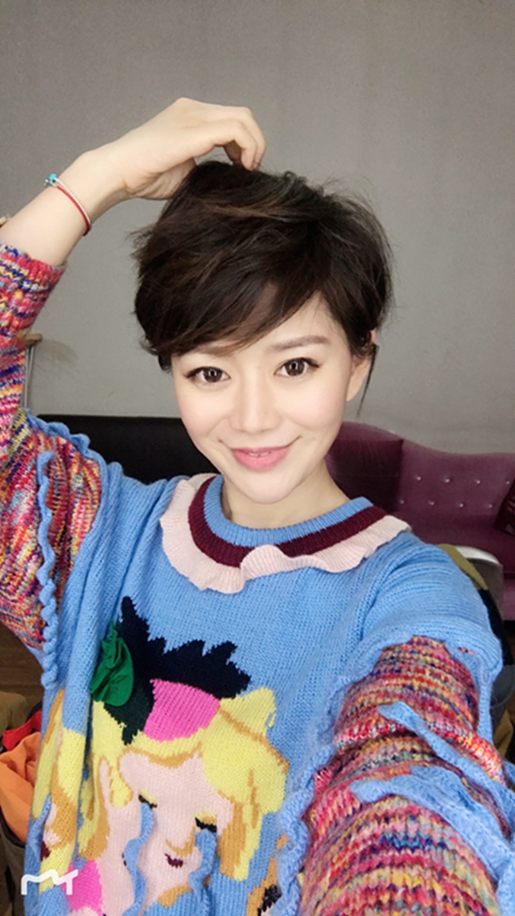 Host Liu Min's picture