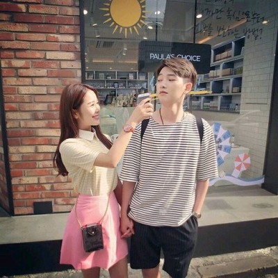 Fashionable and domineering QQ couple avatar photo, one person at a time, ready to be hurt when one's heart is moved