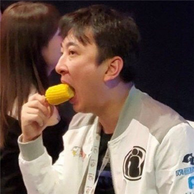 Wang Sicong Eating Corn Hot Dog Couple Avatar without Watermark Wang Sicong Couple Avatar Funny Upgrade