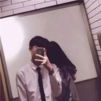 Suitable for couples born in 1995. The picture of the couple's avatar is very trendy and beautiful. One pair of two couple avatars