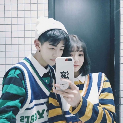 Suitable for couples born in 1995. The picture of the couple's avatar is very trendy and beautiful. One pair of two couple avatars