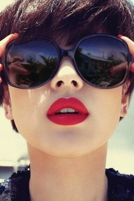 QQ avatar of sexy European and American girls with red lips
