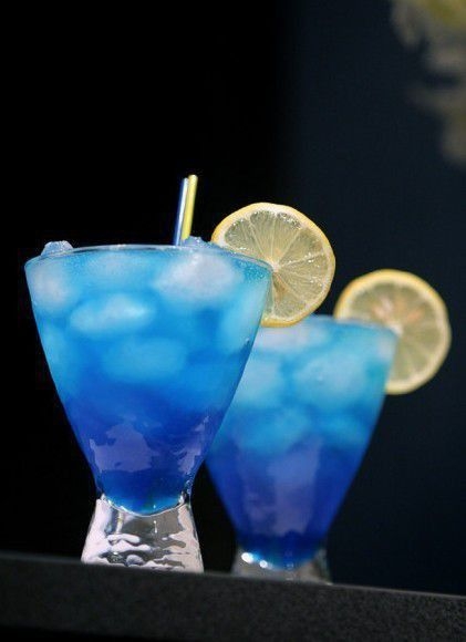 A beautiful picture of a cup with an elegant blue color resembling the blue sea