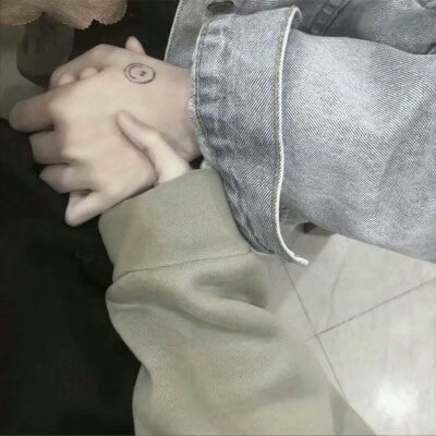 QQ Hand controlled Couple Avatar, One Person, One Couple Holding Hands, Low key Show of Love Avatar