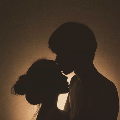 A pair of beautiful and good-looking couple avatars silhouetted on WeChat
