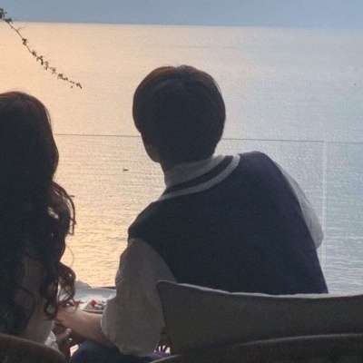 2021 hottest couple avatar, one person and half live action version, watching the sky at dawn and clouds at dusk, thinking of you sitting and thinking of you