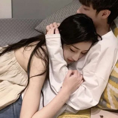A super sensitive real-life couple avatar that makes people secretly hide. Showing affection is to prove that the people around me have not changed
