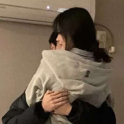 A super sensitive real-life couple avatar that makes people secretly hide. Showing affection is to prove that the people around me have not changed