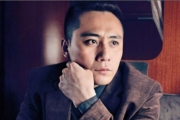 Popular male actor Liu Ye handsome and mature photo