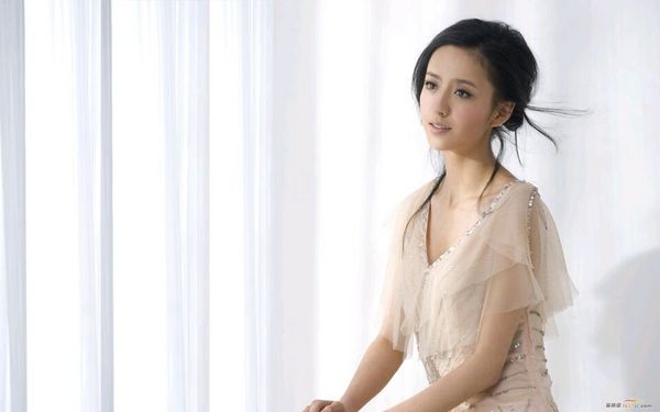 How hard did classic beauty star Tong Liya put in