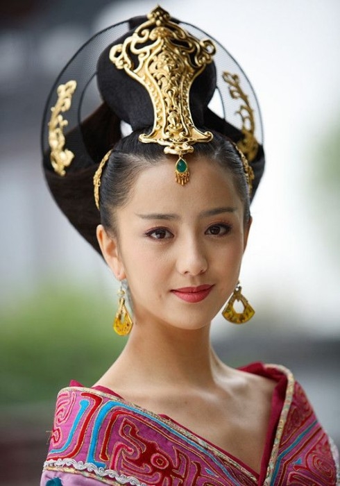 How hard did classic beauty star Tong Liya put in