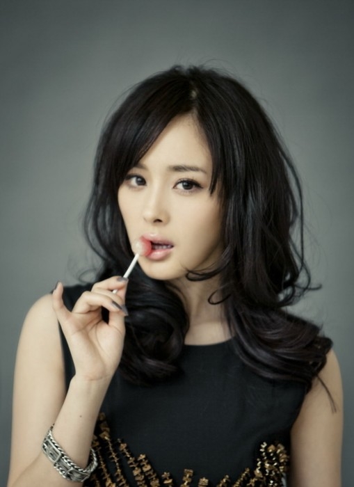 Early Yang Mi's sexy photo shoots