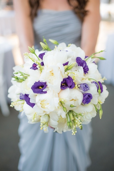 A bouquet of bouquets represents a subtle romantic story