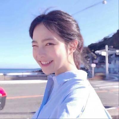 Elegant Girl's WeChat Portrait by the Sea 2021 Unique Beauty and Ugliness Don't Matter Just Like It
