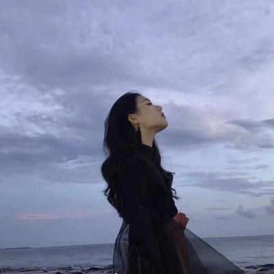 Elegant Girl's WeChat Portrait by the Sea 2021 Unique Beauty and Ugliness Don't Matter Just Like It