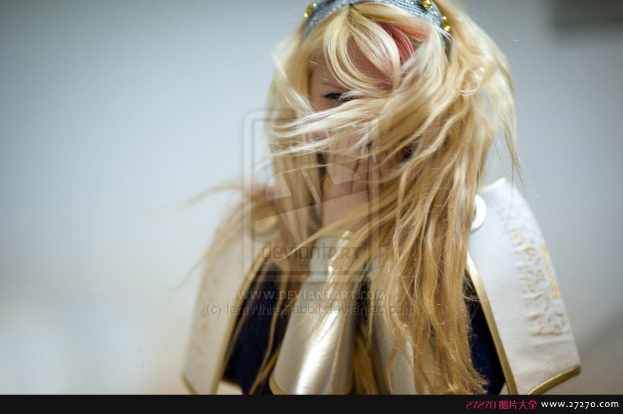 A picture of the blonde beauty COS League of Legends Lacus