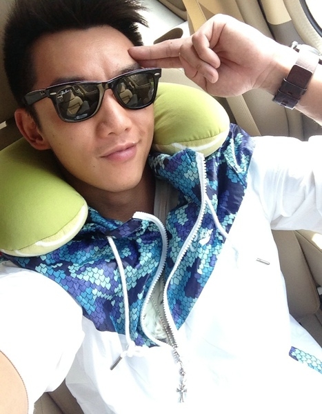 Male star Zheng Kai's funny and cute selfie