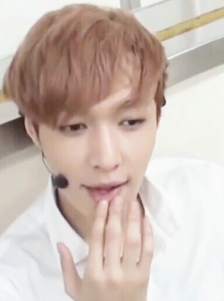 Zhang Yixing's cute and silly selfie pictures