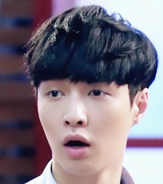 Zhang Yixing's cute and silly selfie pictures