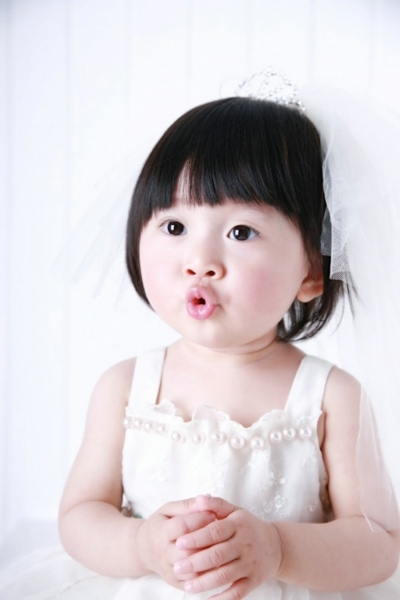 Cute Xiang Yingxuan looked good at photos when she was one year old