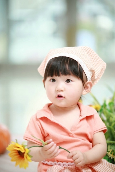 Cute Xiang Yingxuan looked good at photos when she was one year old