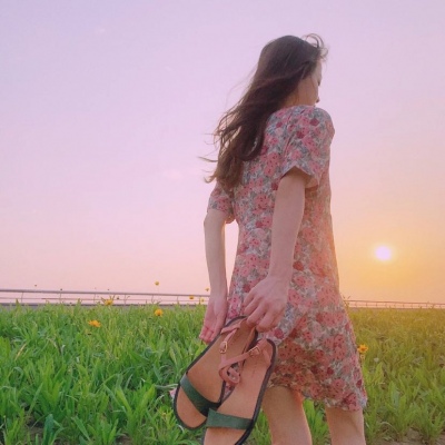 WeChat girl's back profile portrait is beautiful in high-definition, never accepting fate, only recognizing you