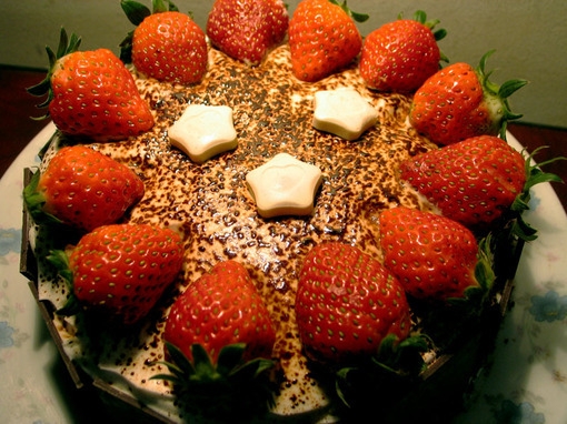 Sweet Red Strawberry Cake Delicious Picture