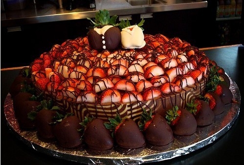 Sweet Red Strawberry Cake Delicious Picture