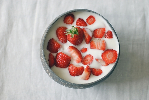 Sweet Red Strawberry Cake Delicious Picture