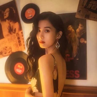 2020 Beautiful Hong Kong style girl avatar, retro girl avatar, artistic temperament
