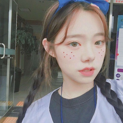 WeChat girl avatar, artistic and fresh, 2020, calm mindset, secretly powerful