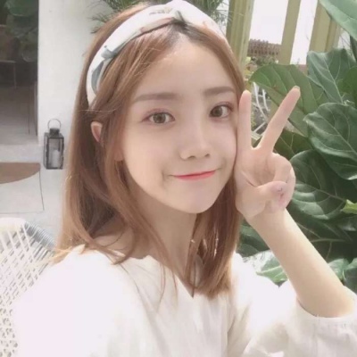 A cute and fresh girl QQ avatar that is very youthful and loves to laugh