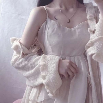 Female body portrait sexy and charming WeChat high-quality female half body portrait